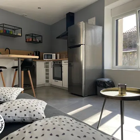 6 Personnes Au Calme Avec Terrasse Et Equipements Modernes A - Fr-1-426-535 * La Verrie