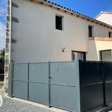 6 Personnes Au Calme Avec Terrasse Et Equipements Modernes A - Fr-1-426-535 La Verrie