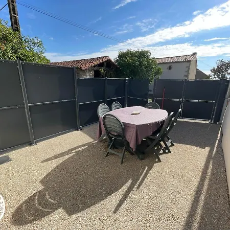 6 Personnes Au Calme Avec Terrasse Et Equipements Modernes A - Fr-1-426-535 Feriehus