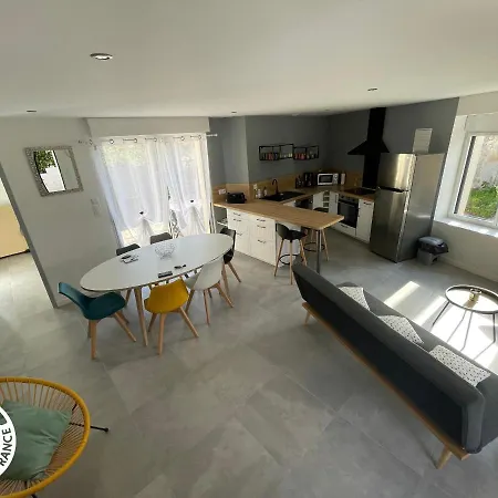 6 Personnes Au Calme Avec Terrasse Et Equipements Modernes A - Fr-1-426-535 La Verrie