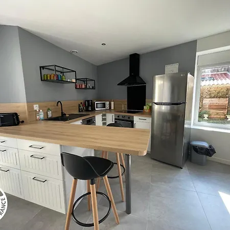 6 Personnes Au Calme Avec Terrasse Et Equipements Modernes A - Fr-1-426-535 La Verrie
