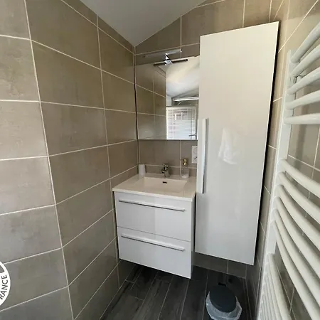 6 Personnes Au Calme Avec Terrasse Et Equipements Modernes A - Fr-1-426-535 *