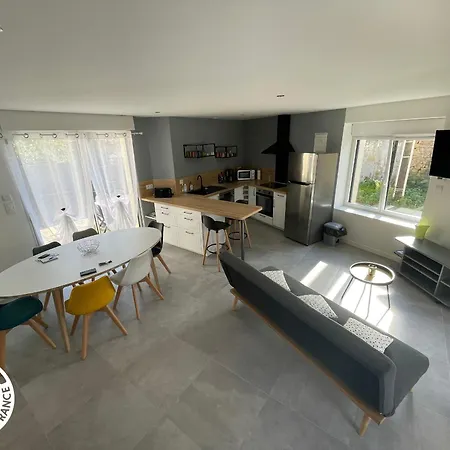 6 Personnes Au Calme Avec Terrasse Et Equipements Modernes A - Fr-1-426-535 La Verrie