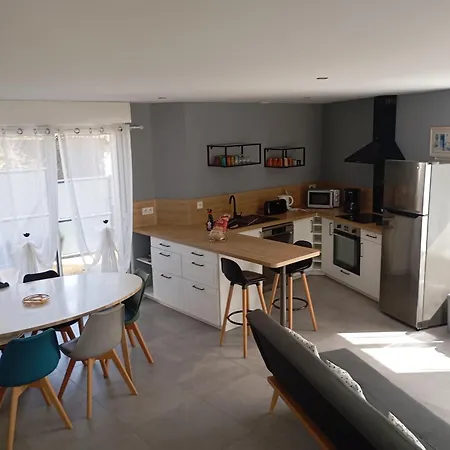 6 Personnes Au Calme Avec Terrasse Et Equipements Modernes A Country house