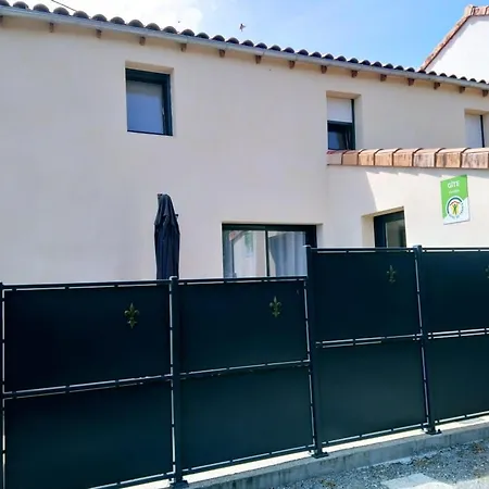 6 Personnes Au Calme Avec Terrasse Et Equipements Modernes A - Fr-1-426-535 *